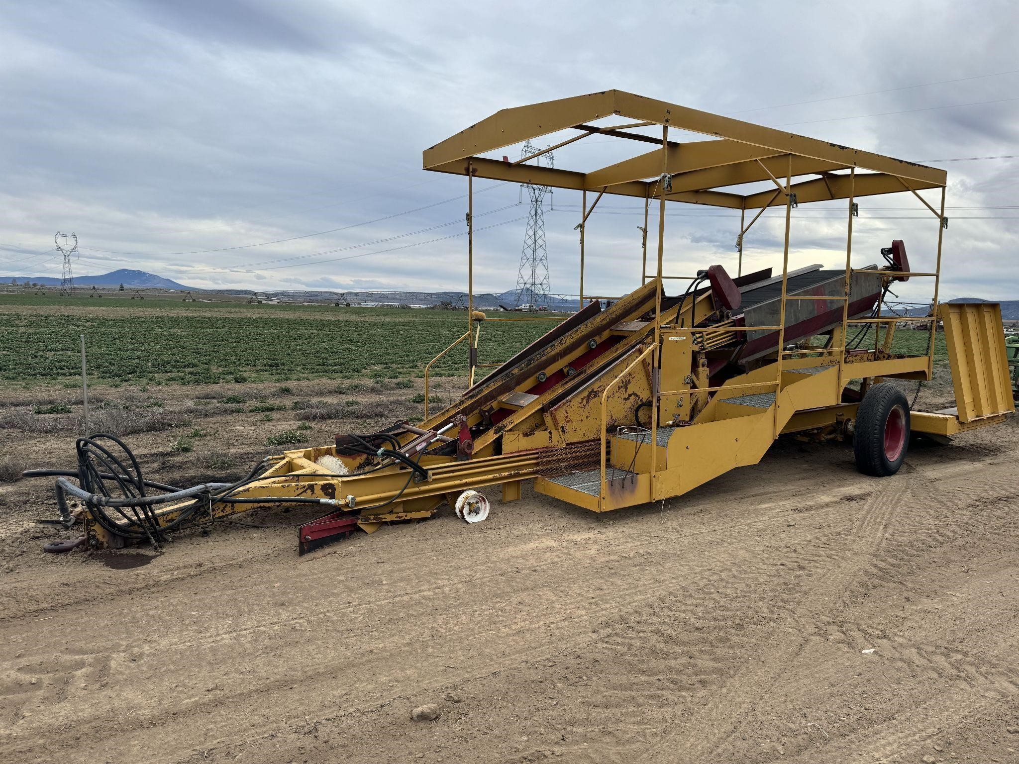 Newhouse Garlic Box Loader