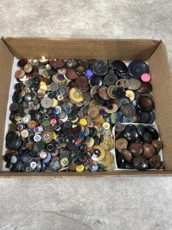 Assorted buttons