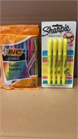 14 Assorted Coloured Pens w Pack 4?HighLighters