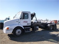 2000 Volvo VN T/A Roll Off Truck