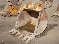 30" Backhoe Bucket w/ Teeth