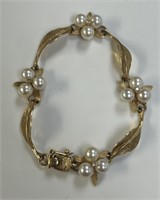 14KT Gold Pearl Bracelet.