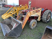 International B414 Diesel loader tractor