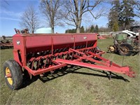 Massey Ferguson 33 grain drill w/ grass seeder