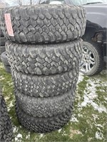 5 mud Terrain tires w/ Jeep rims: LT 255/75R 17