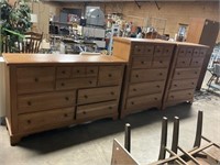 3 pc Bassett Solid Oak Bedroom Dresser Set.