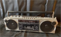 VTG General Electric AM/FM Radio & Tape Player