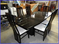 LARGE BLACK TABLE WITH 6 CHAIRS - 1 LEAF