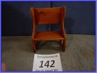 WOODEN CHILDS CHAIR