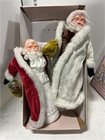 2 Santa figures