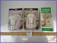 2 HANDY BULBS AND LIGHT ACTIVATED TIMER
