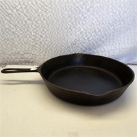 Cast Iron Skillet Marked 3U , 8 & HOS On Bottom