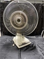 Tabletop oscillating fan
