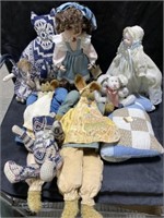 Stuffed dolls and bears
