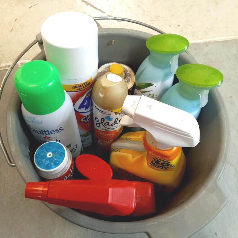 Misc bucket of cleaning chemicals