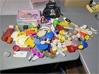 LARGE LOT OF MISCELLANEOUS VINTAGE TOYS