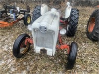 Ford 600 gas tractor, runs good