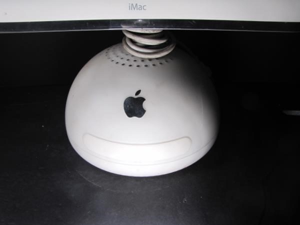 iMac G4 15" 2003 80GB  2MB Ram  25 Ghz