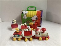 SNOOPY PEANUTS TRAIN AND CARRIER