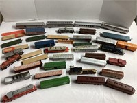 HO TRAIN CARS AND ENGINES