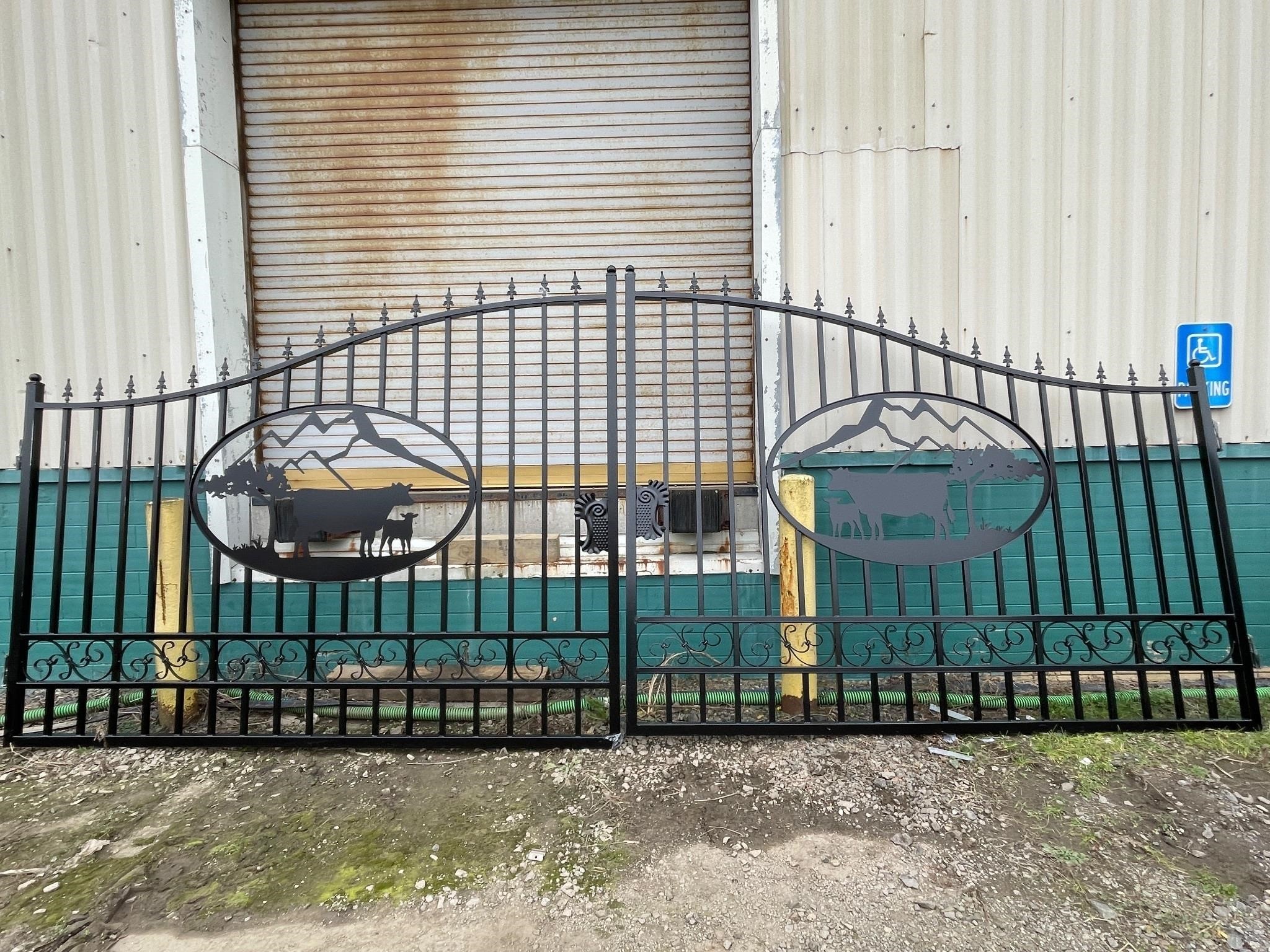 Brand New 14ft BiParting Cattle Iron Gate (NY387E)