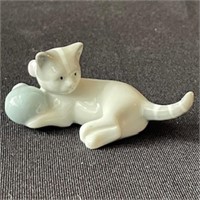Vintage Porcelain Kitten Figurine 1.5"
