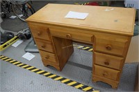 wood 7-drawer student's desk
