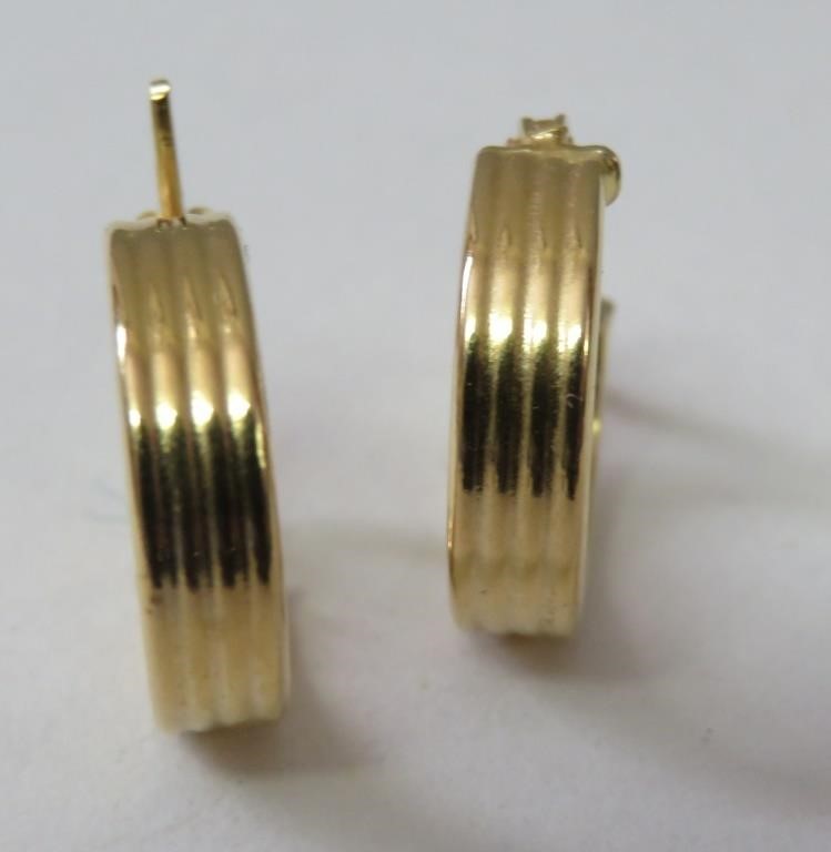 Pair of 14k gold hoop earrings, 1.2 gms
