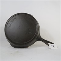 #8 VICTOR GRISWOLD CAST IRON SKILLET W/ HEAT RING