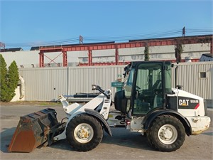 2016 Caterpillar 906M Loader with Forks & Bucket