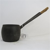 ONE PINT CAST IRON DIPPER (CRACKED)