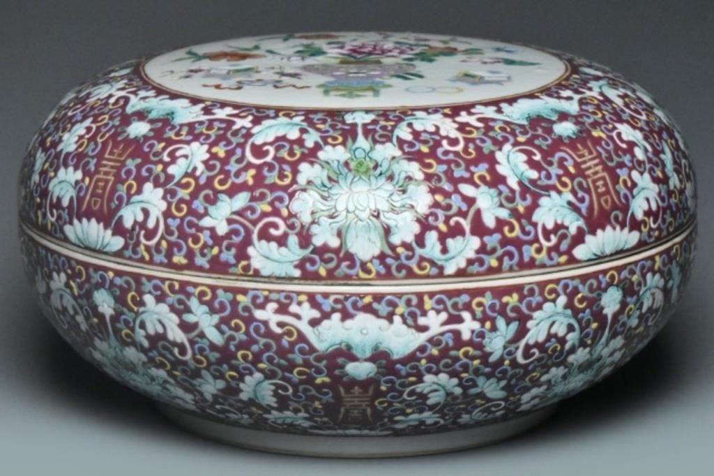 A CIRCULAR BOX AND COVER QIANLONG MARK AND PERIOD