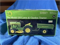 Ertl JD 110 Lawn & Garden Tractor