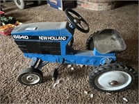 ERTL New Holland 6640 Pedal Tractor