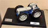 Universal Hobbies Lmt Ed Ford Tractor