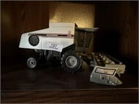 Scale Models Agco Gleaner R-62 Combine