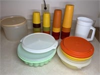 25 PIECES OF TUPPERWARE CONTAINERS AND CUPS