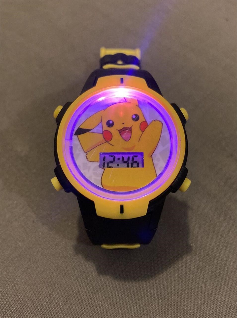 Pokémon Pikachu  LCD Watch LED LIGHTS UNOPEN