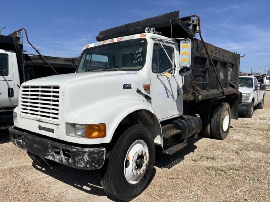 2001 International 4700 4X2 Single Axle