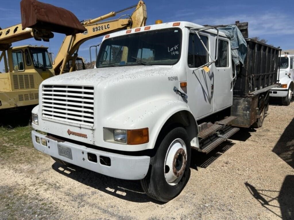 1991 International 4700 Litter truck