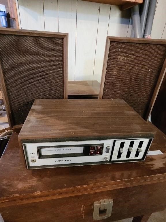 8 Track Soundsign Stereo w/ Speakers
