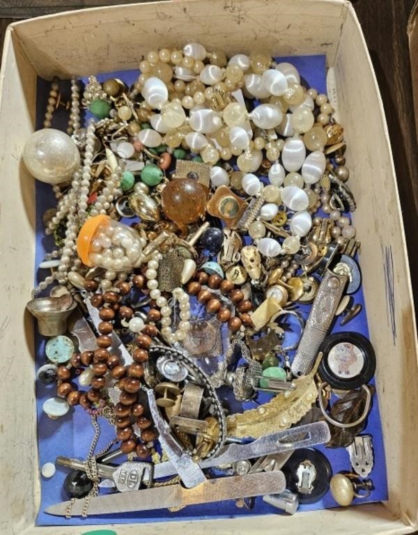 COSTUME JEWELRY BOX LOT