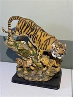 Tiger & Cubs Statue