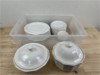 White dish set with tote