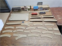 1995 MATTEL Train Station & Tracks(Plastic) +Train