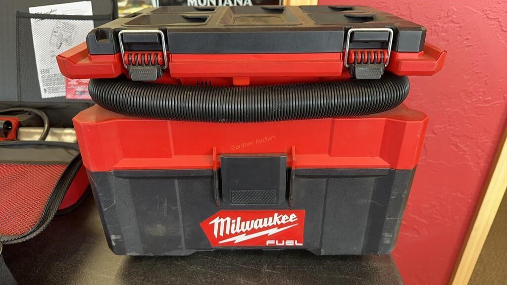 MILWAUKEE 0970-20 PACKOUT 2.5 GAL WET/DRY VACUUM