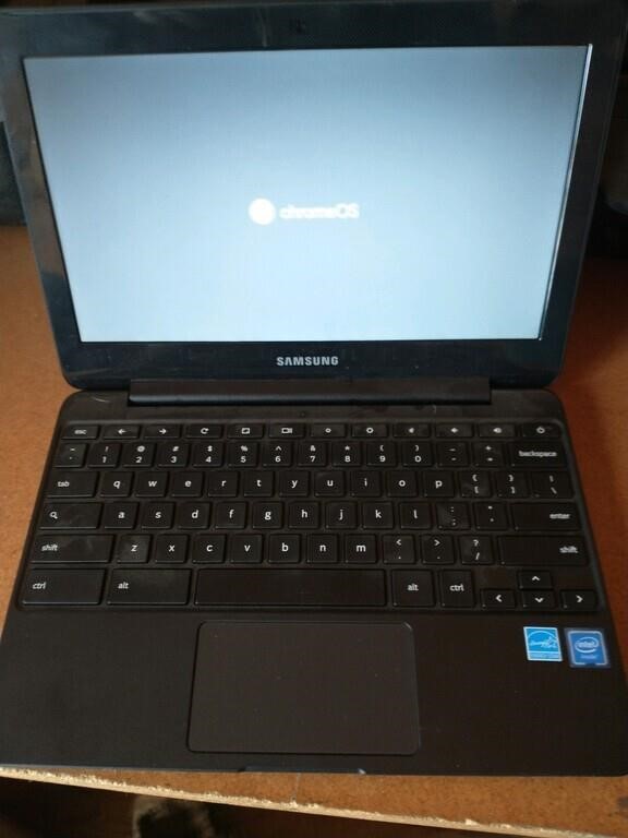 SAMSUNG LAPTOP COMPUTER MODEL XE500C13-K04US