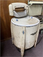 Antique Speed Queen Wringer Washing Machine