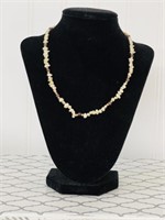 14k Gold freshwater pearls necklace 16.5 inch