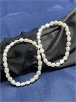 (2) Freshwater pearls bracelet lot